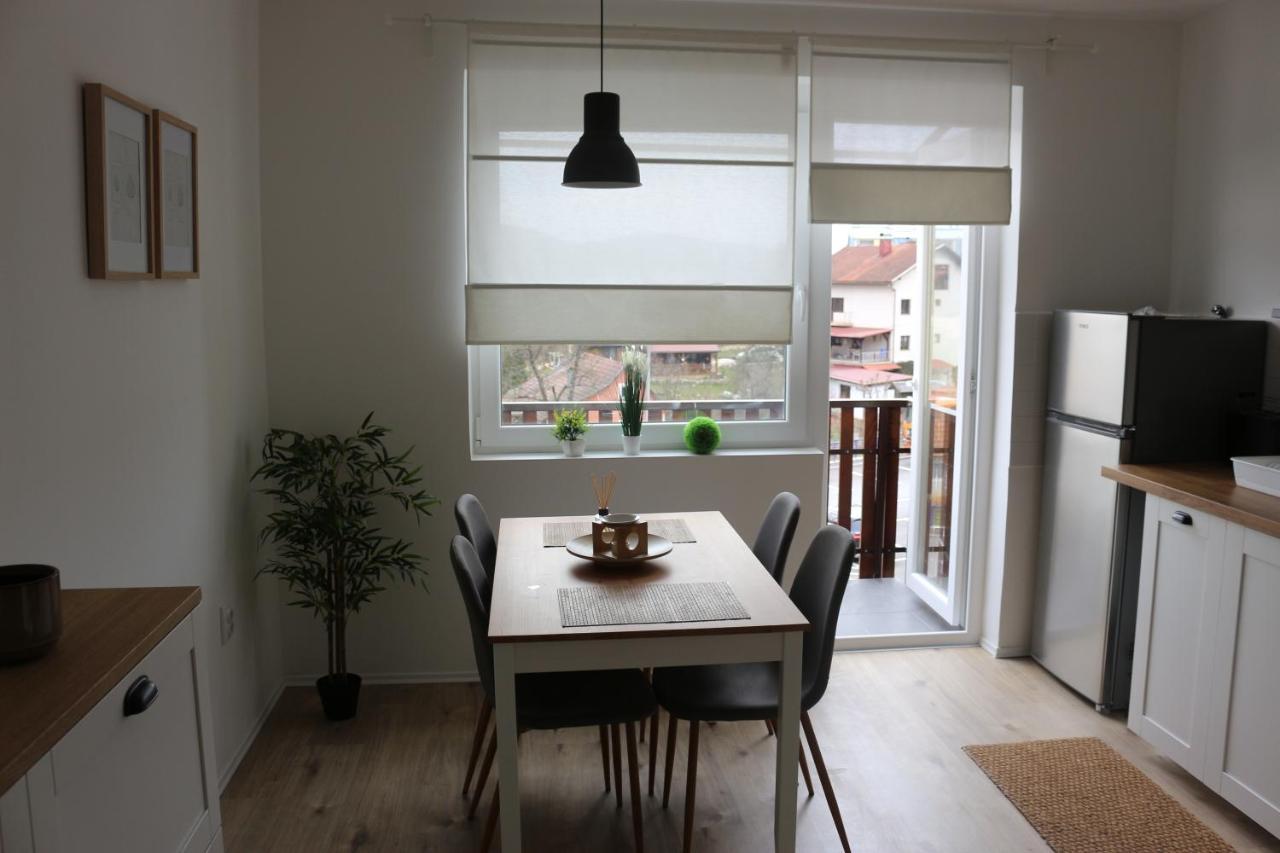 Studio Apartman Tajci Apartment สลูน ภายนอก รูปภาพ
