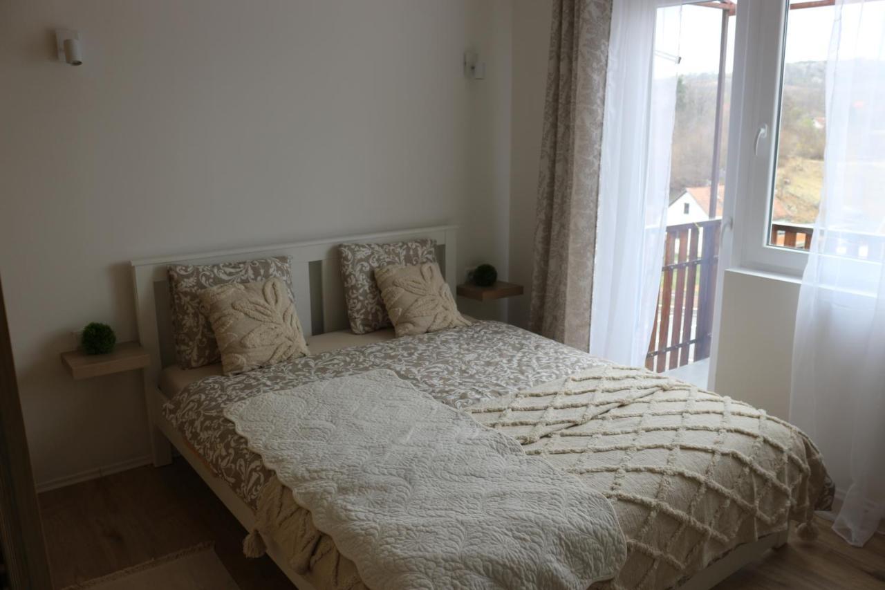 Studio Apartman Tajci Apartment สลูน ภายนอก รูปภาพ