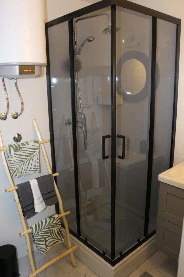 Studio Apartman Tajci Apartment สลูน ภายนอก รูปภาพ