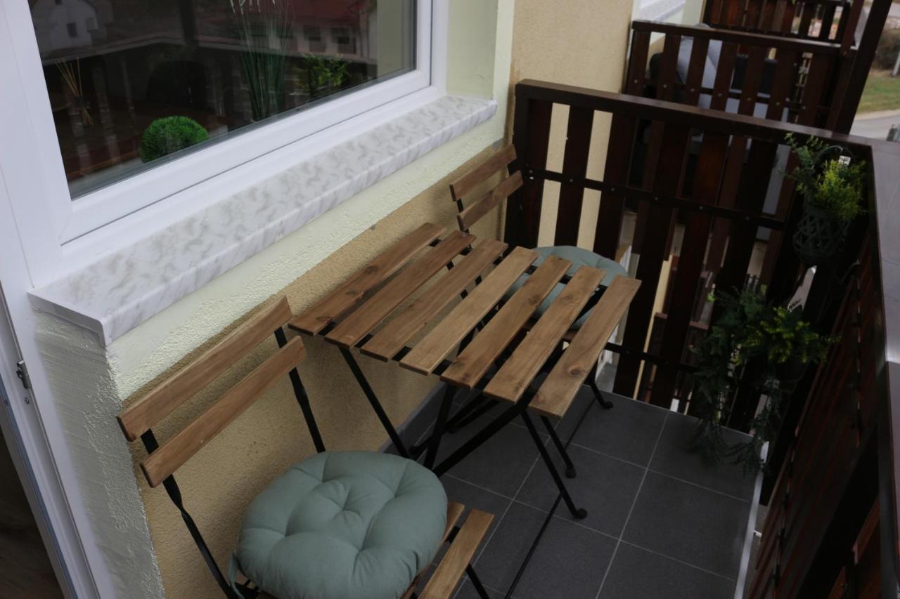 Studio Apartman Tajci Apartment สลูน ภายนอก รูปภาพ