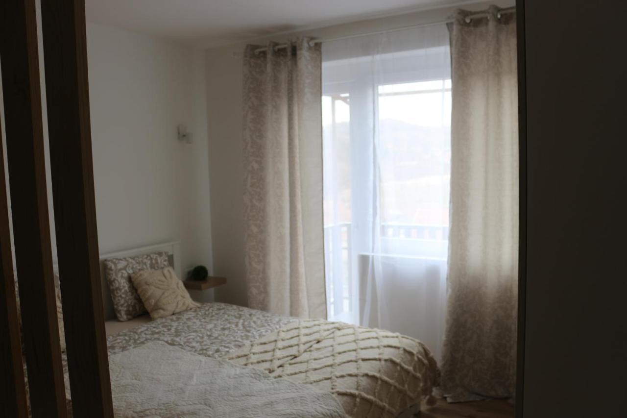 Studio Apartman Tajci Apartment สลูน ภายนอก รูปภาพ