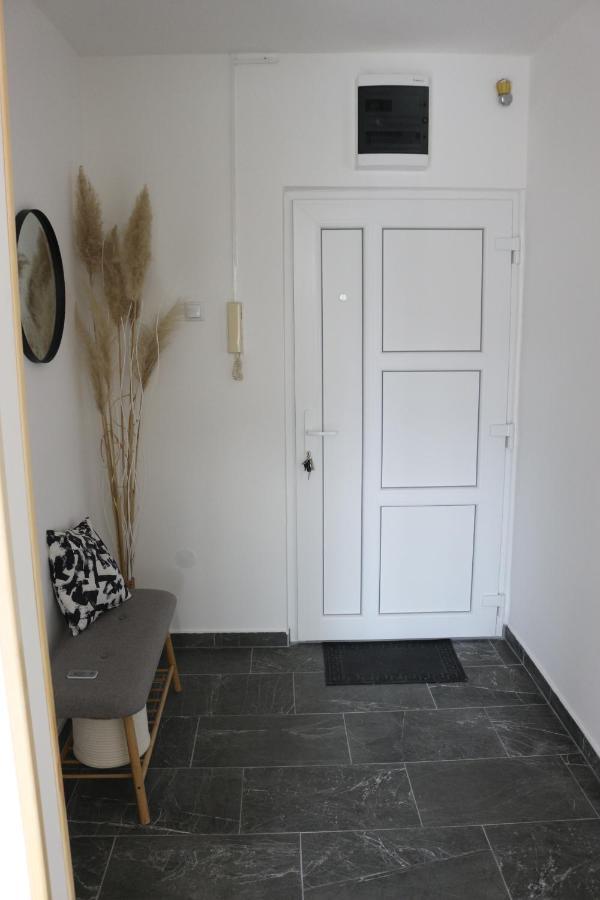Studio Apartman Tajci Apartment สลูน ภายนอก รูปภาพ