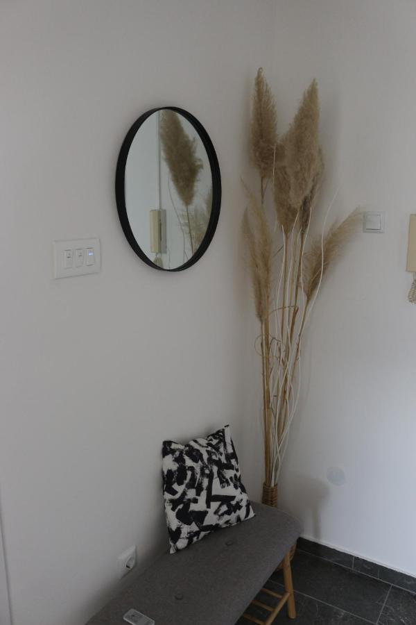 Studio Apartman Tajci Apartment สลูน ภายนอก รูปภาพ