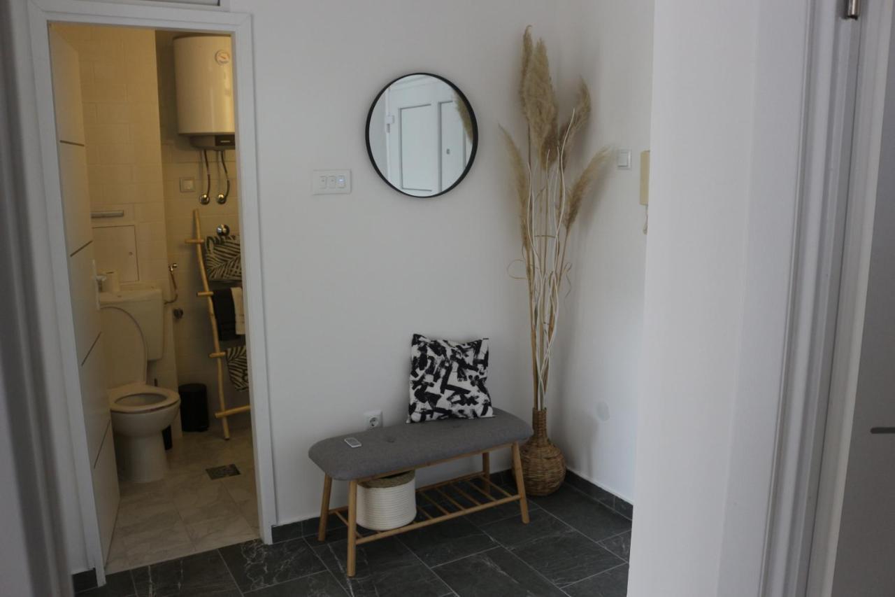 Studio Apartman Tajci Apartment สลูน ภายนอก รูปภาพ