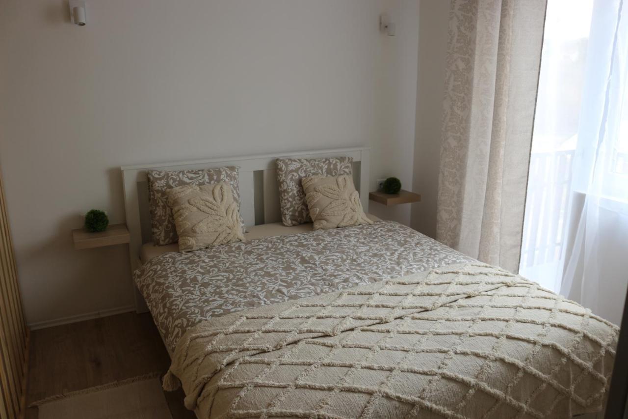 Studio Apartman Tajci Apartment สลูน ภายนอก รูปภาพ